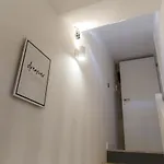Apartment Birds By Wonderexperience *